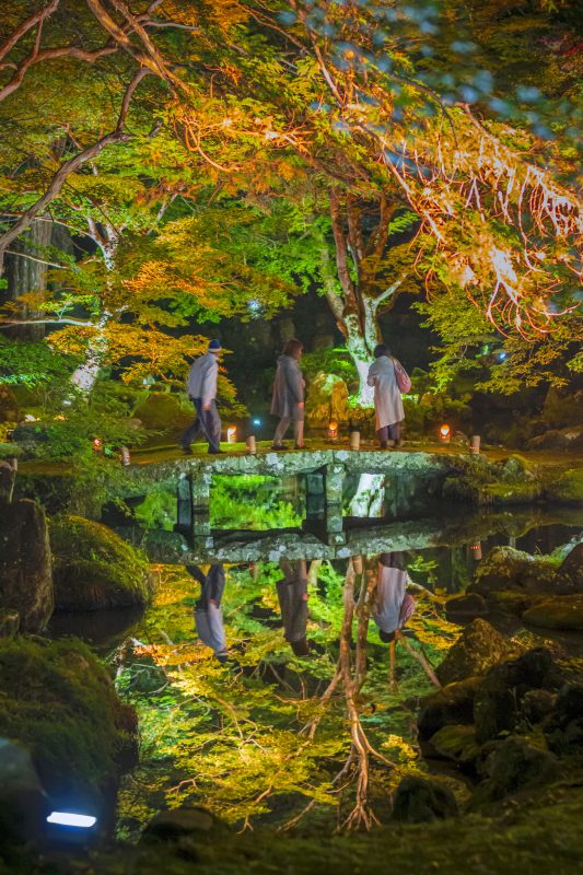 北畠神社の写真「庭園の石橋リフレクション」