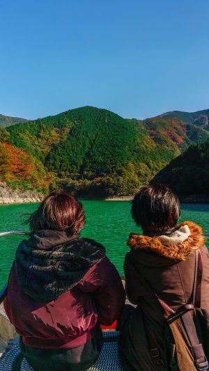 宮川ダム湖観光船で紅葉狩り