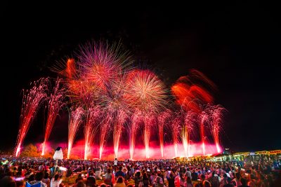 久居花火大会の写真「赤色スターマイン」