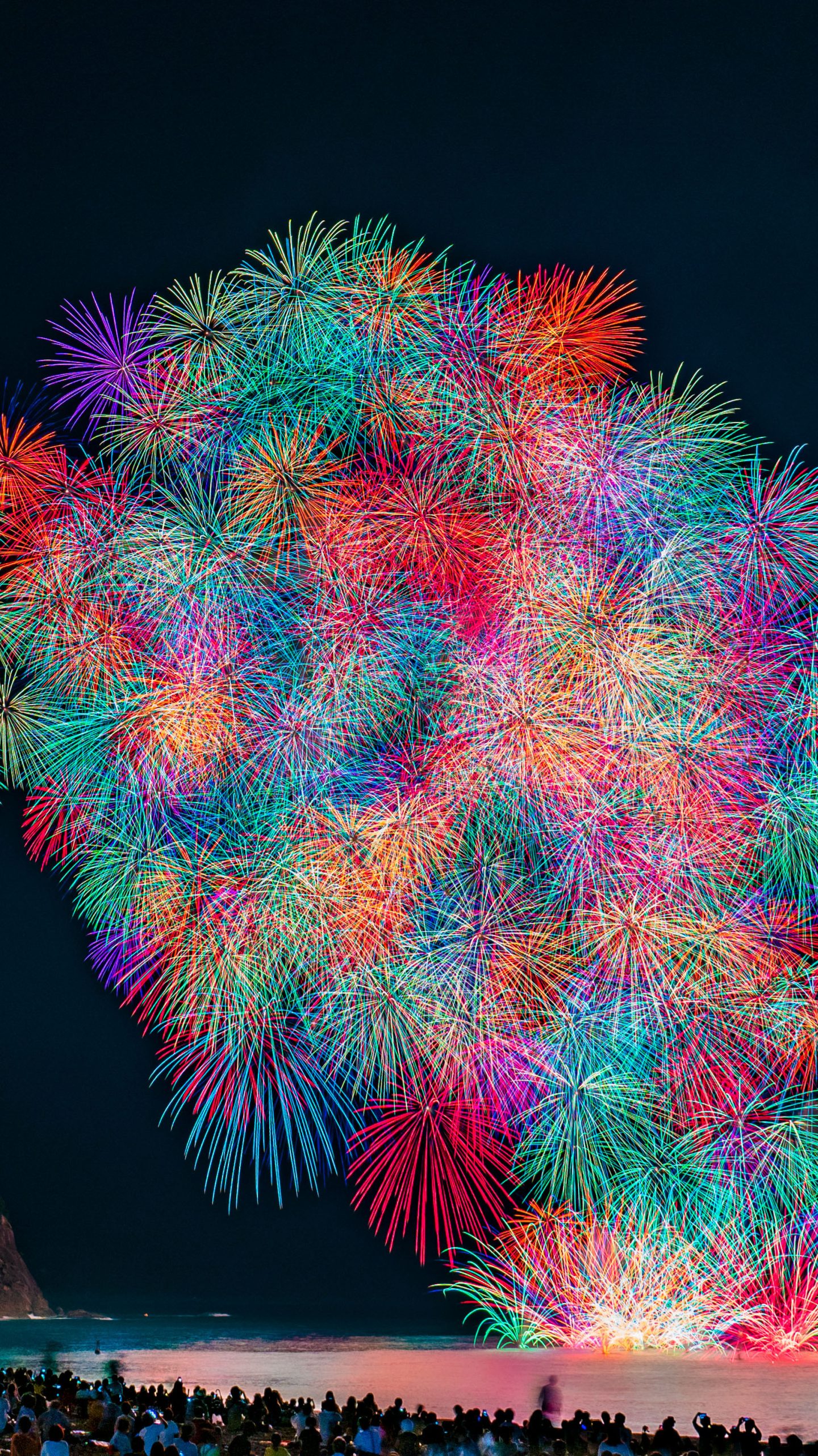 熊野大花火大会のフリー写真素材「鬼ヶ城大仕掛け 彩色千輪菊」 | 三重