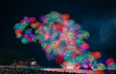 熊野大花火大会の写真「鬼ヶ城大仕掛け 彩色千輪菊」