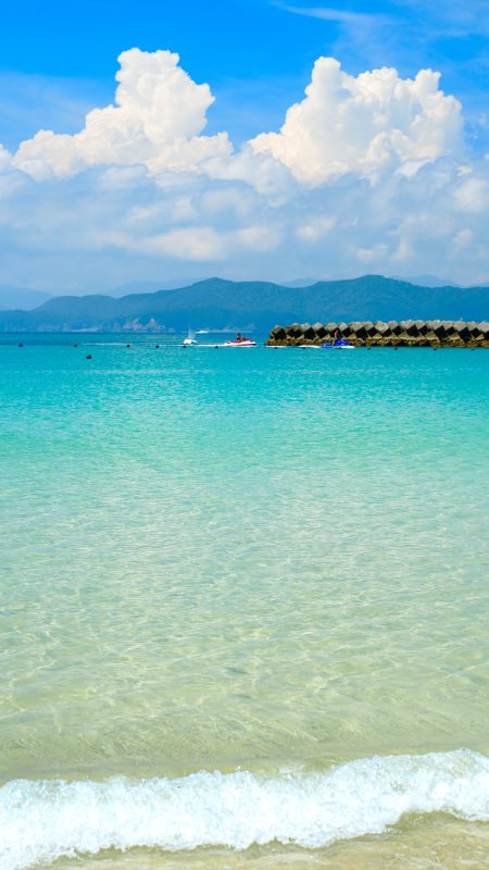 無料スマホ壁紙「夏雲と青い海」