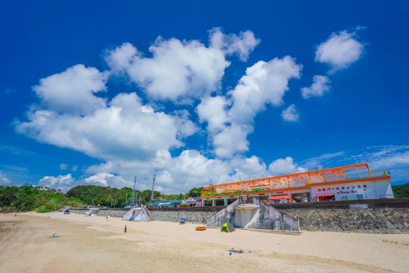 御座白浜海水浴場の写真「御座の砂浜と夏の雲」