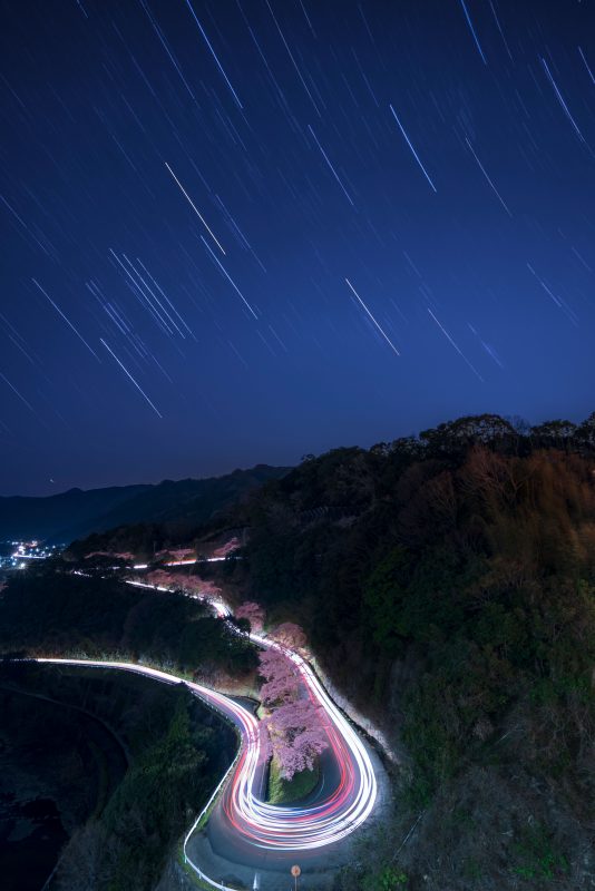 君ヶ野ダムの写真「ヘアピンカーブと星グル」