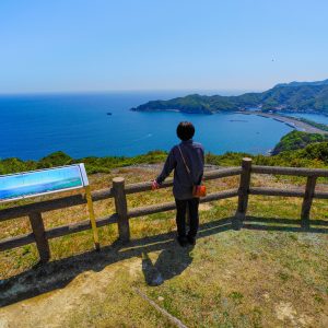 見晴台から眺める相賀ニワ浜