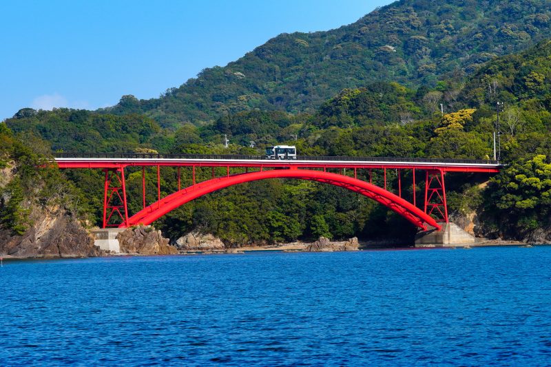 親子大橋の写真「南島大橋を渡る三重交通バス」