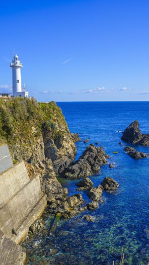無料スマホ壁紙「白亜の灯台と海」