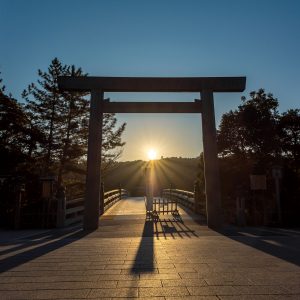 伊勢神宮の写真「宇治橋の朝日」