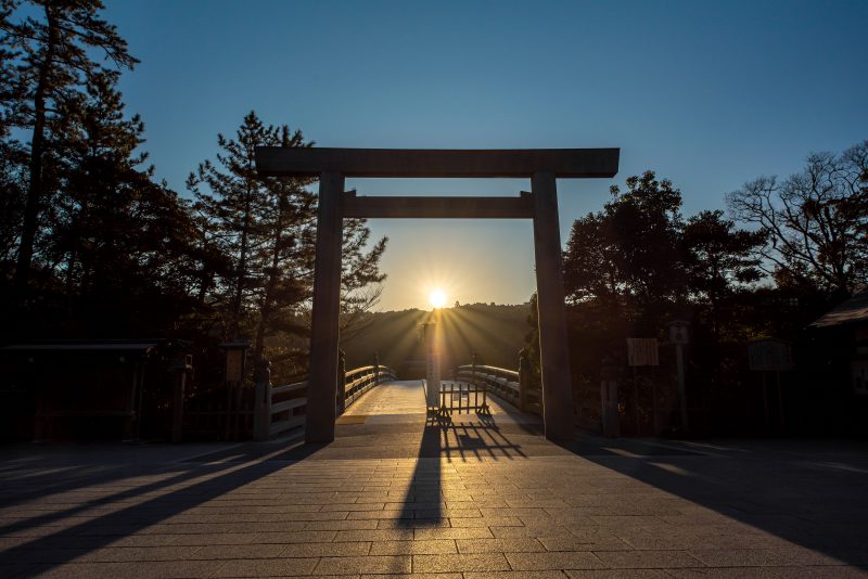 伊勢神宮の写真「宇治橋の朝日」