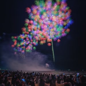 鈴鹿げんき花火大会の写真「2023年の彩色千輪菊」