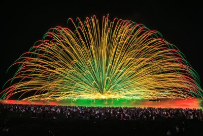 熊野大花火大会の写真「2025年の三尺玉海上自爆」