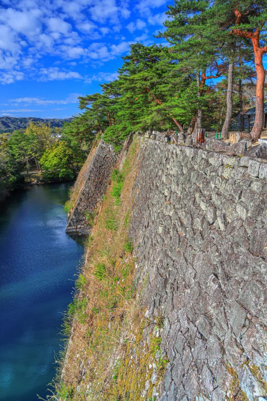 伊賀上野城の写真「スリル満点の高石垣」