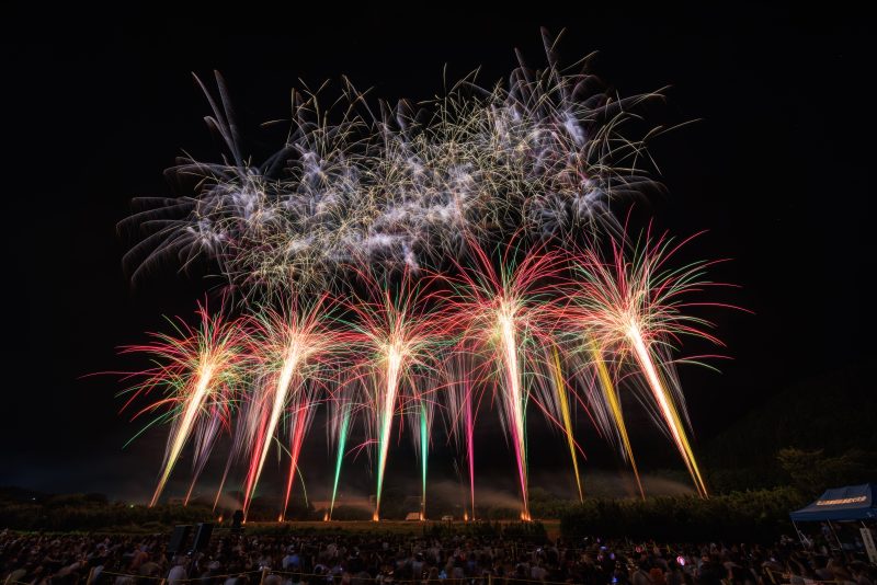 亀山市関宿納涼花火大会の写真「序盤の連発花火」
