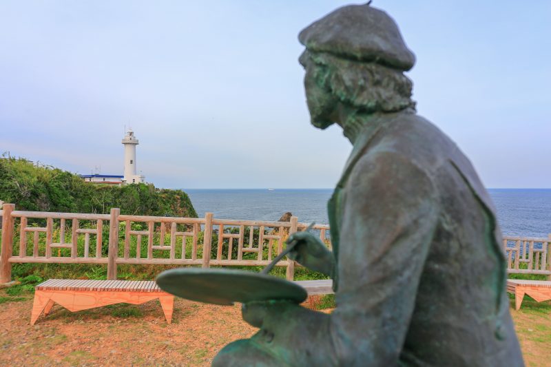 大王埼灯台の写真「絵描きの銅像」