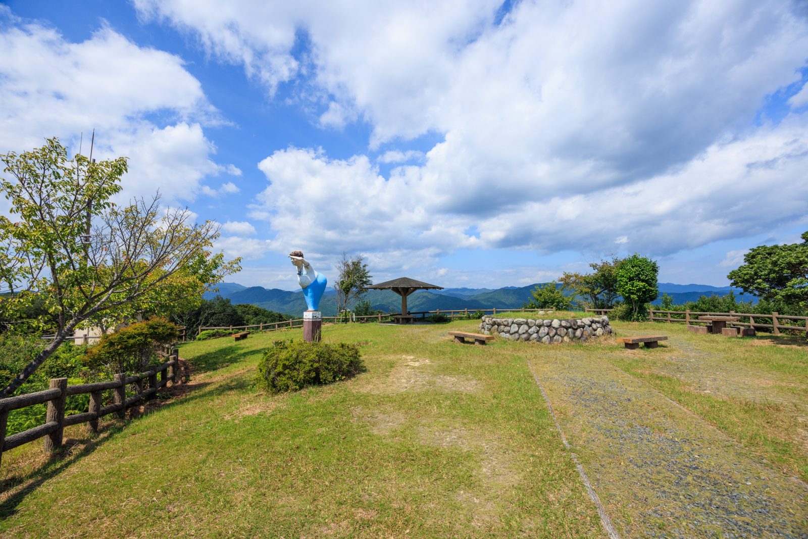南海展望台の写真「展望台の広場（海側じゃない様子）」