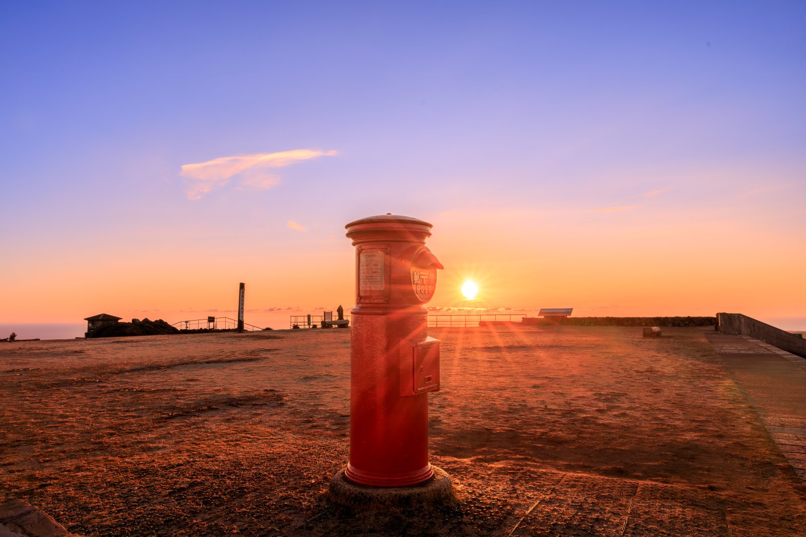 無料壁紙 天空のポストからのご来光。PCとデスクトップ壁紙に最適な4K高画質の無料壁紙。三重県伊勢市の天空のポストで撮影したフリー写真素材