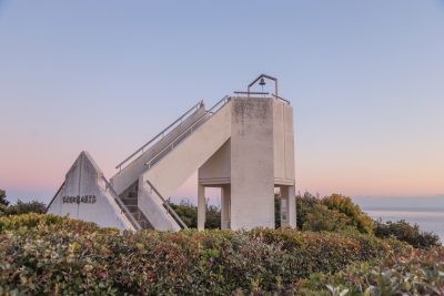 菅崎園地（春雨展望台）の写真「常永久の鐘がある展望台」