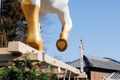 無料壁紙 右足のヒヅメにある♥️。PCとデスクトップ壁紙に最適な4K高画質の無料壁紙。三重県津市の辰水神社のジャンボ干支で撮影したフリー写真素材