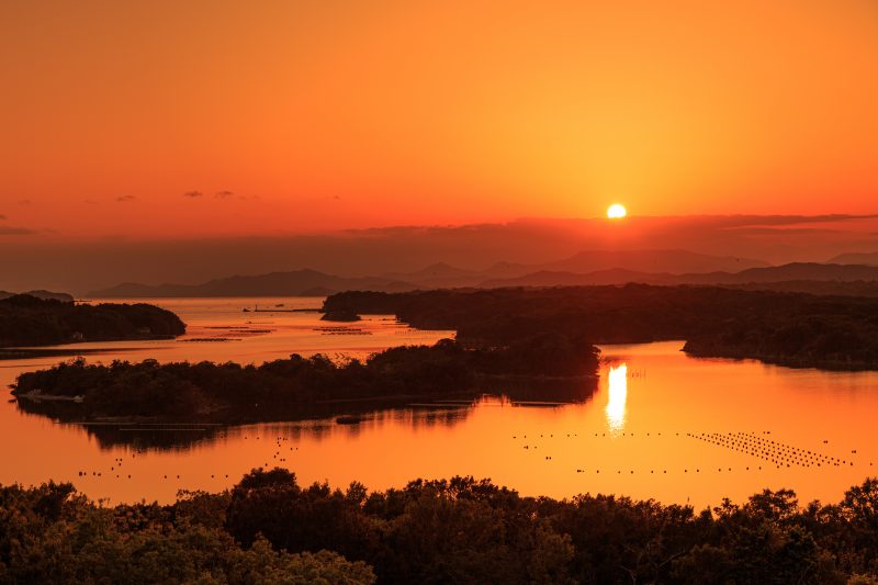 ともやま公園（桐垣展望台）の写真「桐垣展望台からの夕日」