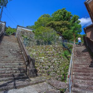 神社へ続く階段