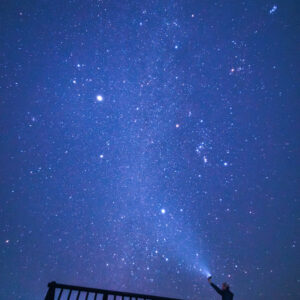 無料スマホ壁紙 冬の天の川に近づいてみた。AndroidとiPhoneに対応した4K高画質の無料待ち受け画像。三重県南伊勢町の中ノ磯展望台で撮影したフリー写真素材