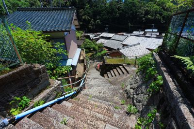 九鬼町の写真「旧九鬼小学校までの階段」