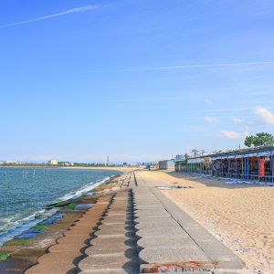 海の家と海岸