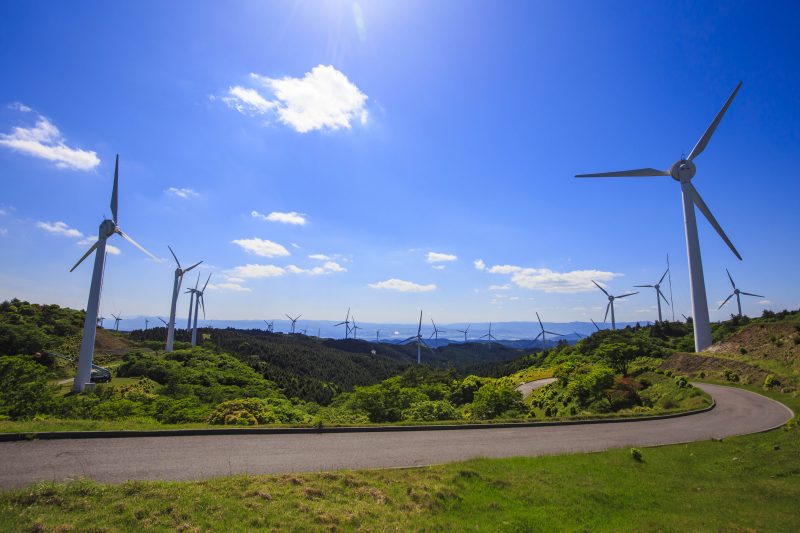 青山高原の写真「青空と風車」