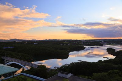 無料壁紙 志摩観光ホテルの屋上から眺める賢島大橋。PCとデスクトップ壁紙に最適な4K高画質の無料壁紙。三重県志摩市の賢島大橋で撮影したフリー写真素材