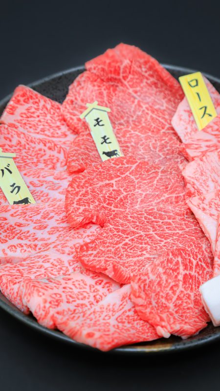 伊賀肉（伊賀牛）の写真「焼肉の素材画像（縦）」