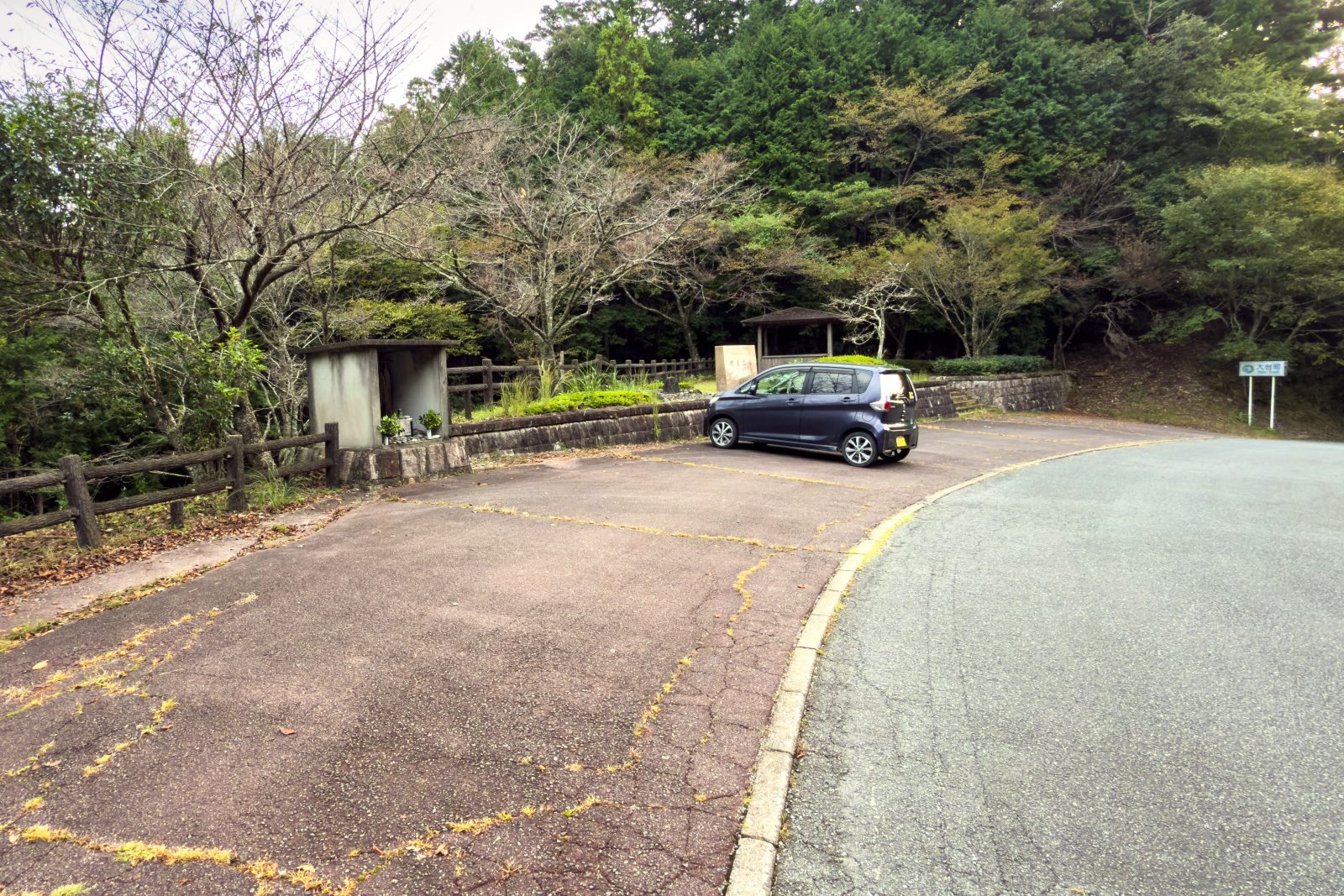 駐車場。６台ほど駐車できます