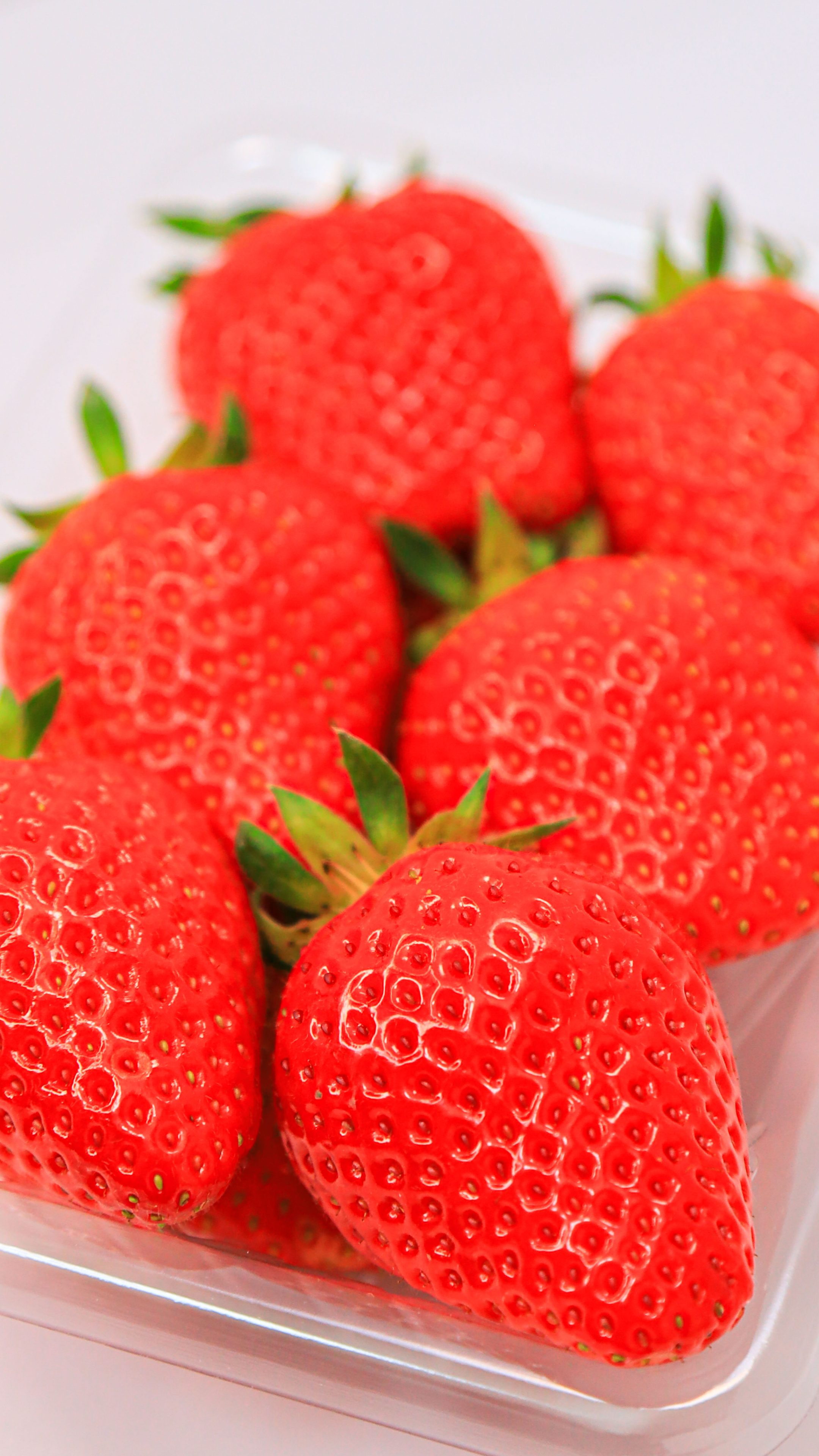 無料スマホ壁紙 いちごのパックセット。AndroidとiPhoneに対応した4K高画質の無料待ち受け画像。三重県三重グルメのかおり野で撮影したフリー写真素材