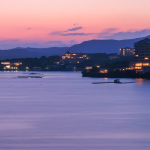 西山慕情ヶ丘の写真「夕闇に染まる英虞湾と賢島宝生苑」