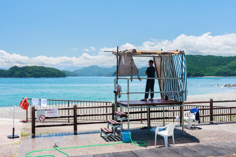 黒浜海水浴場の写真「海の家の監視員」