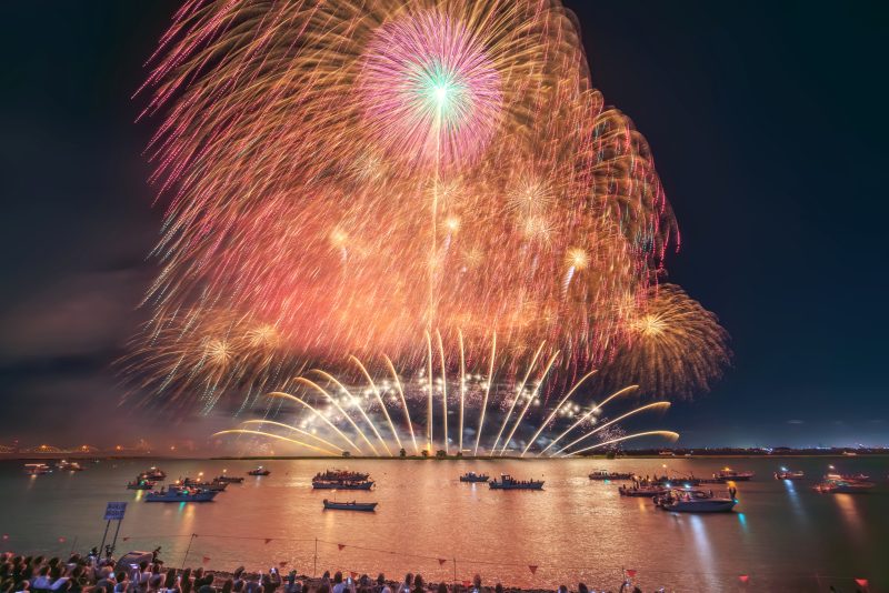 桑名水郷花火大会の写真「フィナーレの連発花火」