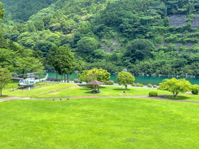 宮リバー度会パークの写真「ヘリコプター周辺の芝生広場」