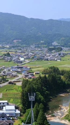 無料壁紙 新緑の多気町。PCとデスクトップ壁紙に最適な4K高画質の無料壁紙。三重県多気町の五箇篠山城跡で撮影したフリー写真素材