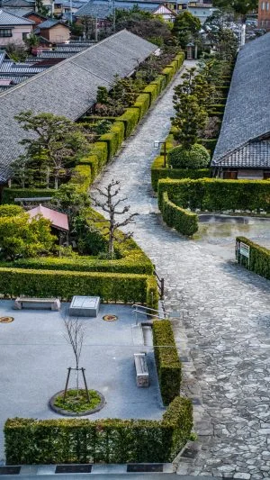 無料スマホ壁紙 御城番屋敷の通路。AndroidとiPhoneに対応した4K高画質の無料待ち受け画像。三重県松阪市の御城番屋敷で撮影したフリー写真素材