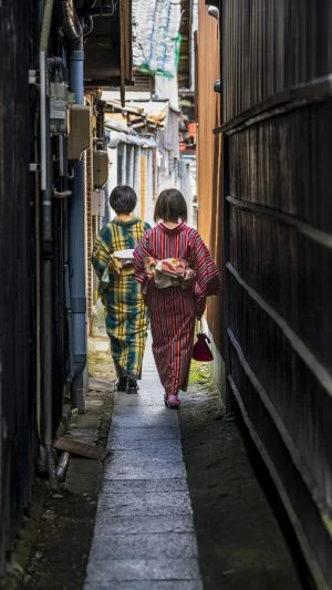 無料スマホ壁紙 路地裏さんぽ。AndroidとiPhoneに対応した4K高画質の無料待ち受け画像。三重県津市の一身田で撮影したフリー写真素材