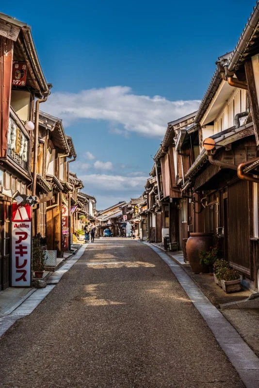 無料スマホ壁紙 関宿ロード。AndroidとiPhoneに対応した4K高画質の無料待ち受け画像。三重県亀山市の東海道関宿で撮影したフリー写真素材