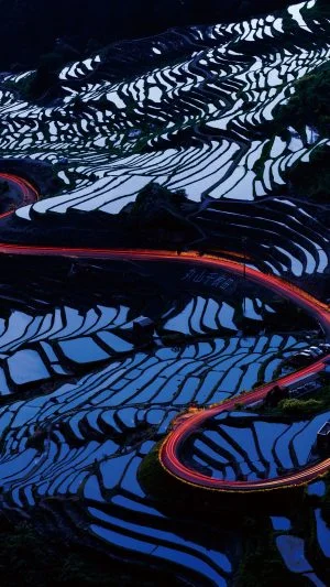 無料スマホ壁紙 青のグラデーション。AndroidとiPhoneに対応した4K高画質の無料待ち受け画像。三重県熊野市の丸山千枚田で撮影したフリー写真素材