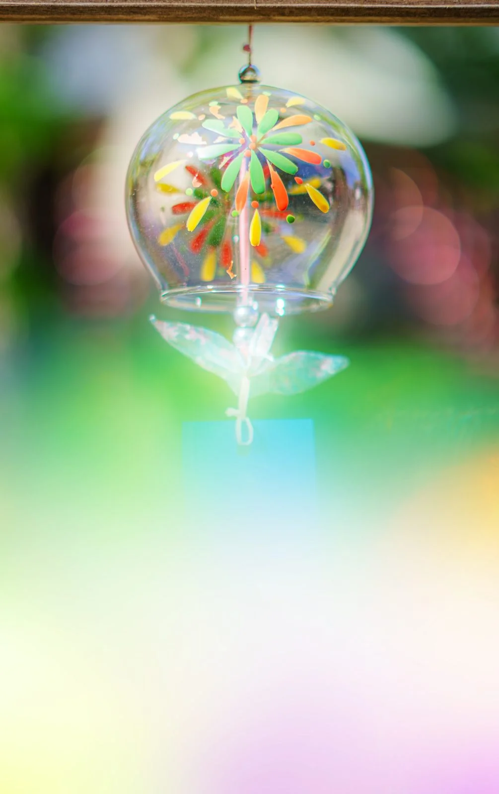 無料スマホ壁紙 花火の風鈴。AndroidとiPhoneに対応した4K高画質の無料待ち受け画像。三重県伊賀市の広禅寺で撮影したフリー写真素材