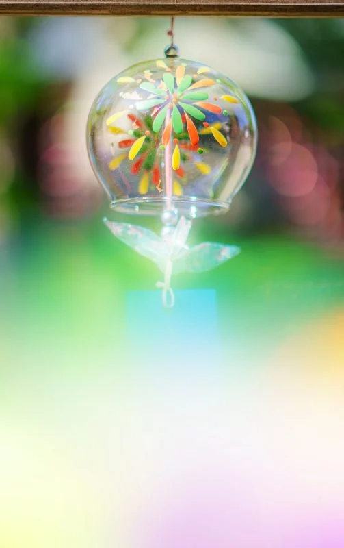 無料スマホ壁紙 花火の風鈴。AndroidとiPhoneに対応した4K高画質の無料待ち受け画像。三重県伊賀市の広禅寺で撮影したフリー写真素材