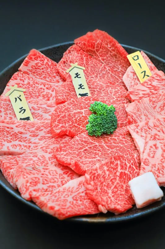 無料スマホ壁紙 いい肉の日。AndroidとiPhoneに対応した4K高画質の無料待ち受け画像。三重県三重グルメの伊賀肉（伊賀牛）で撮影したフリー写真素材