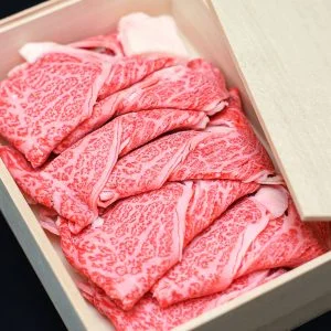 無料スマホ壁紙 木箱に入る松阪牛。AndroidとiPhoneに対応した4K高画質の無料待ち受け画像。三重県三重グルメの松阪牛で撮影したフリー写真素材