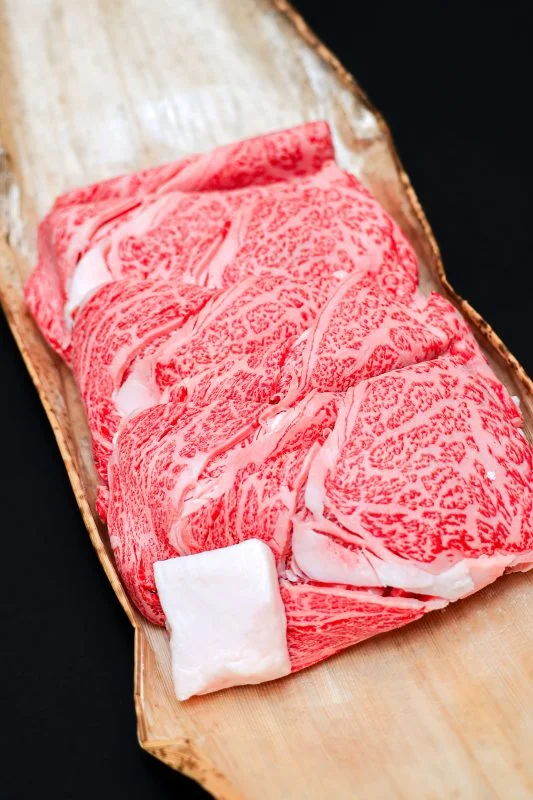 無料スマホ壁紙 A5ランク松阪牛（左下に牛脂）。AndroidとiPhoneに対応した4K高画質の無料待ち受け画像。三重県三重グルメの松阪牛で撮影したフリー写真素材