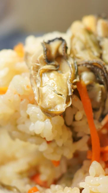 牡蠣の身がたっぷりの牡蠣飯（三重県三重グルメ・鳥羽浦村の牡蠣）