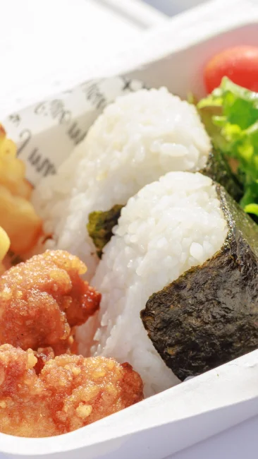 無料壁紙 ON THE BEACH CAFEのお弁当。PCとデスクトップ壁紙に最適な4K高画質の無料壁紙。三重県紀北町の城ノ浜プール＆ビーチで撮影したフリー写真素材