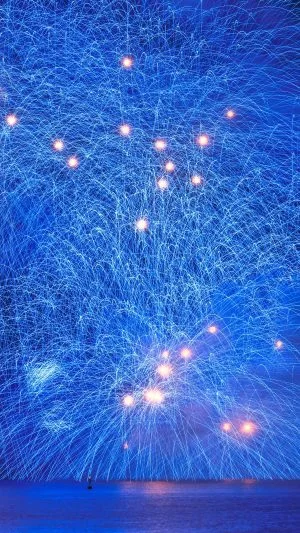 無料スマホ壁紙 青の世界。AndroidとiPhoneに対応した4K高画質の無料待ち受け画像。三重県熊野市の熊野大花火大会で撮影したフリー写真素材