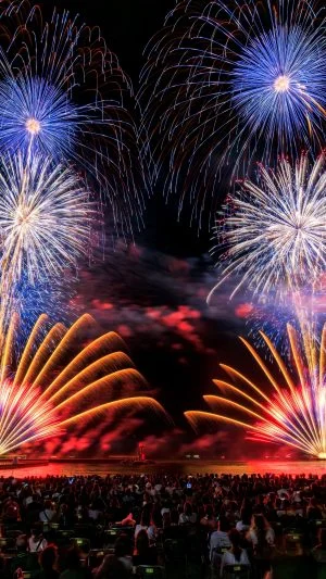 無料スマホ壁紙 青のスターマイン。AndroidとiPhoneに対応した4K高画質の無料待ち受け画像。三重県鈴鹿市の鈴鹿げんき花火大会で撮影したフリー写真素材